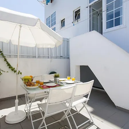 Apartment Graca Terrace Apartment | Rentexperience